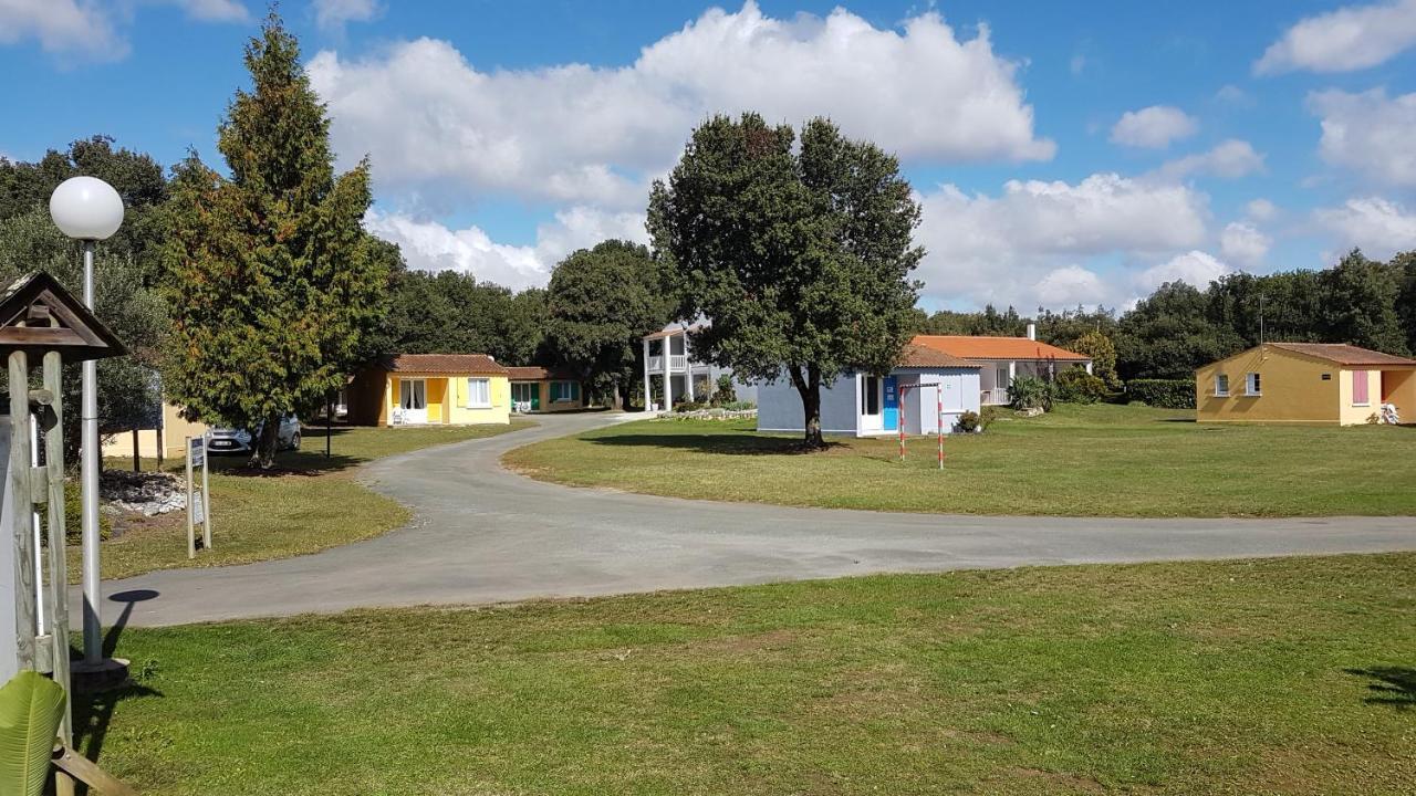 Les Chenes Verts Saint-Savinien Exterior photo